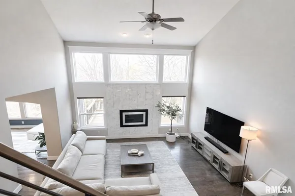 $649,900 | 11117 North Country Ridge Lane, Dunlap, IL 61525