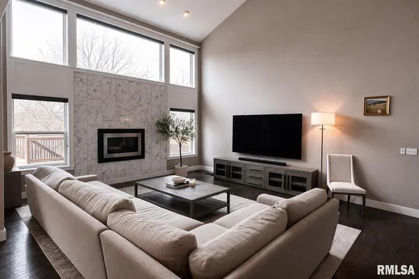 $649,900 | 11117 North Country Ridge Lane, Dunlap, IL 61525