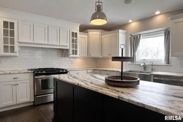 $649,900 | 11117 North Country Ridge Lane, Dunlap, IL 61525