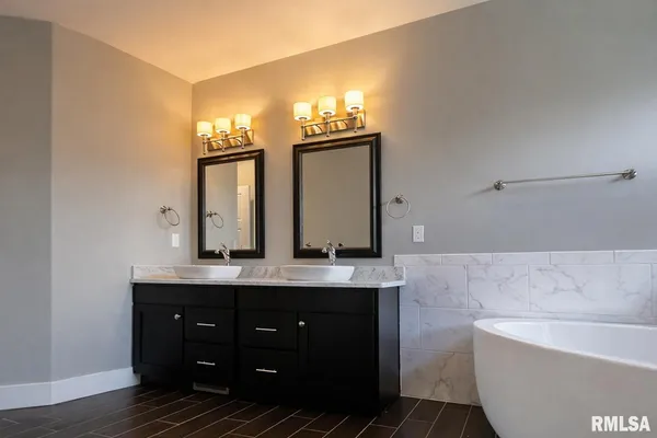 $649,900 | 11117 North Country Ridge Lane, Dunlap, IL 61525