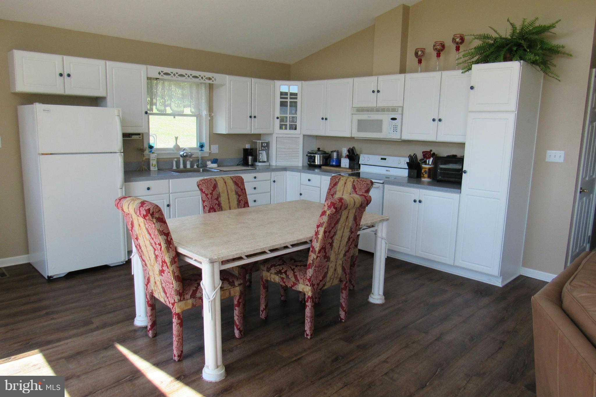 3 Johnsons Mill Road Berkeley Springs, WV 25411 - Photo 7 of 21 Kitchen