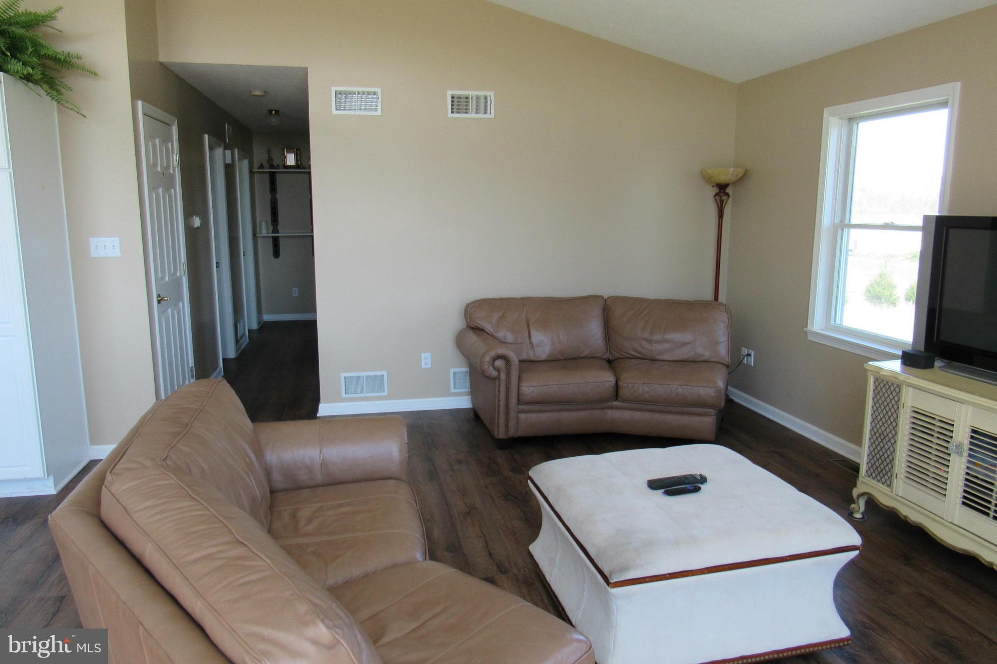 3 Johnsons Mill Road Berkeley Springs, WV 25411 - Photo 8 of 21 Living Room