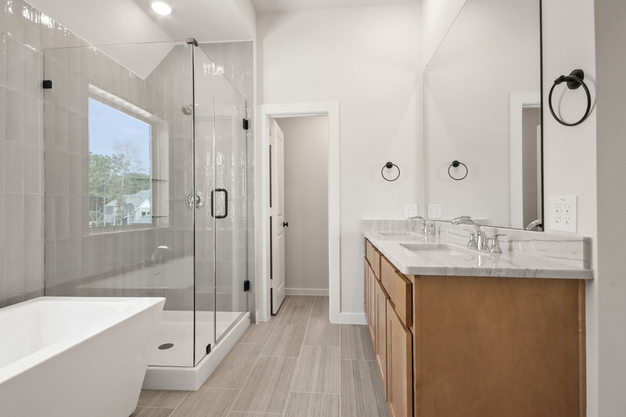 321 Fields Lane Montgomery, TX 77316 - Photo 14 of 20 Primary Bathroom