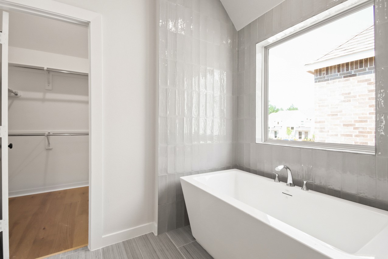 321 Fields Lane Montgomery, TX 77316 - Photo 16 of 20 Primary Bathroom