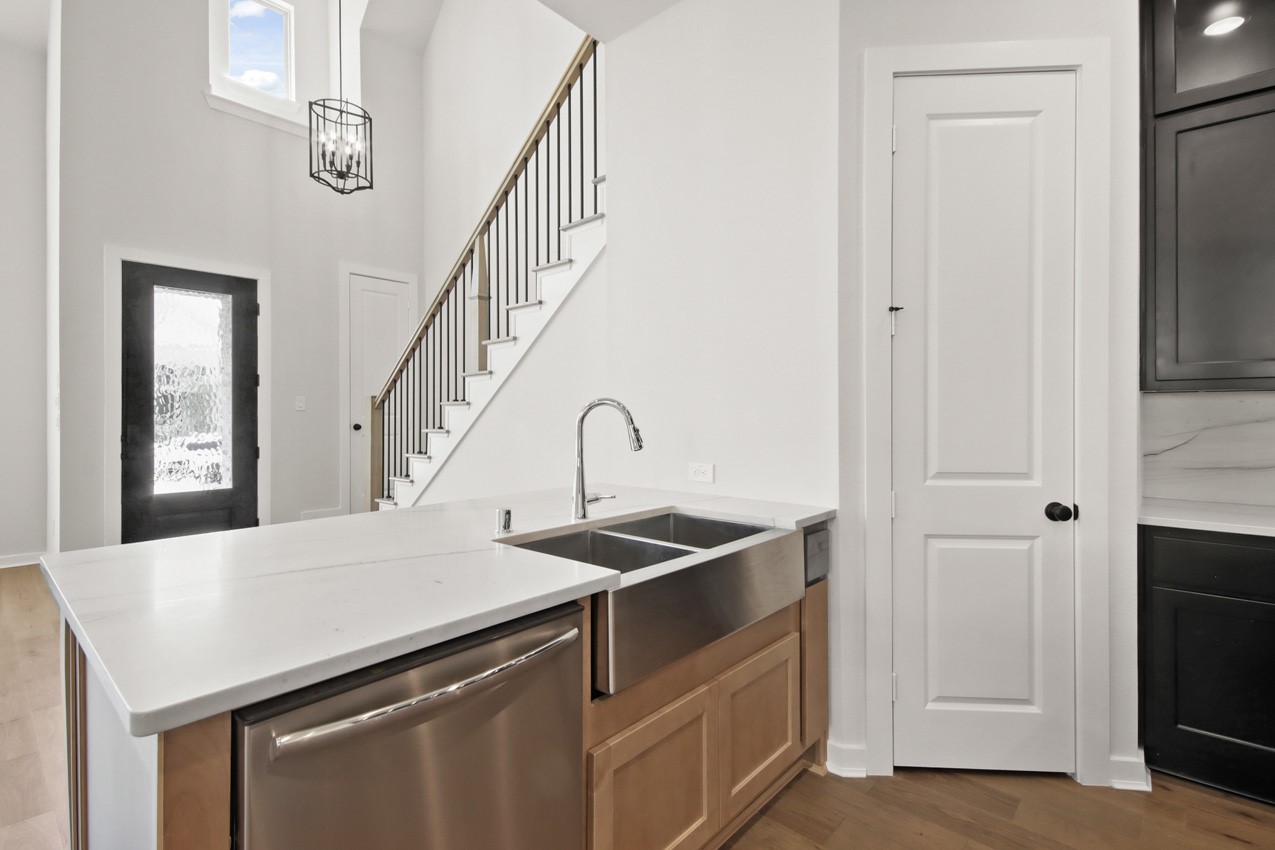 321 Fields Lane Montgomery, TX 77316 - Photo 7 of 20 Kitchen