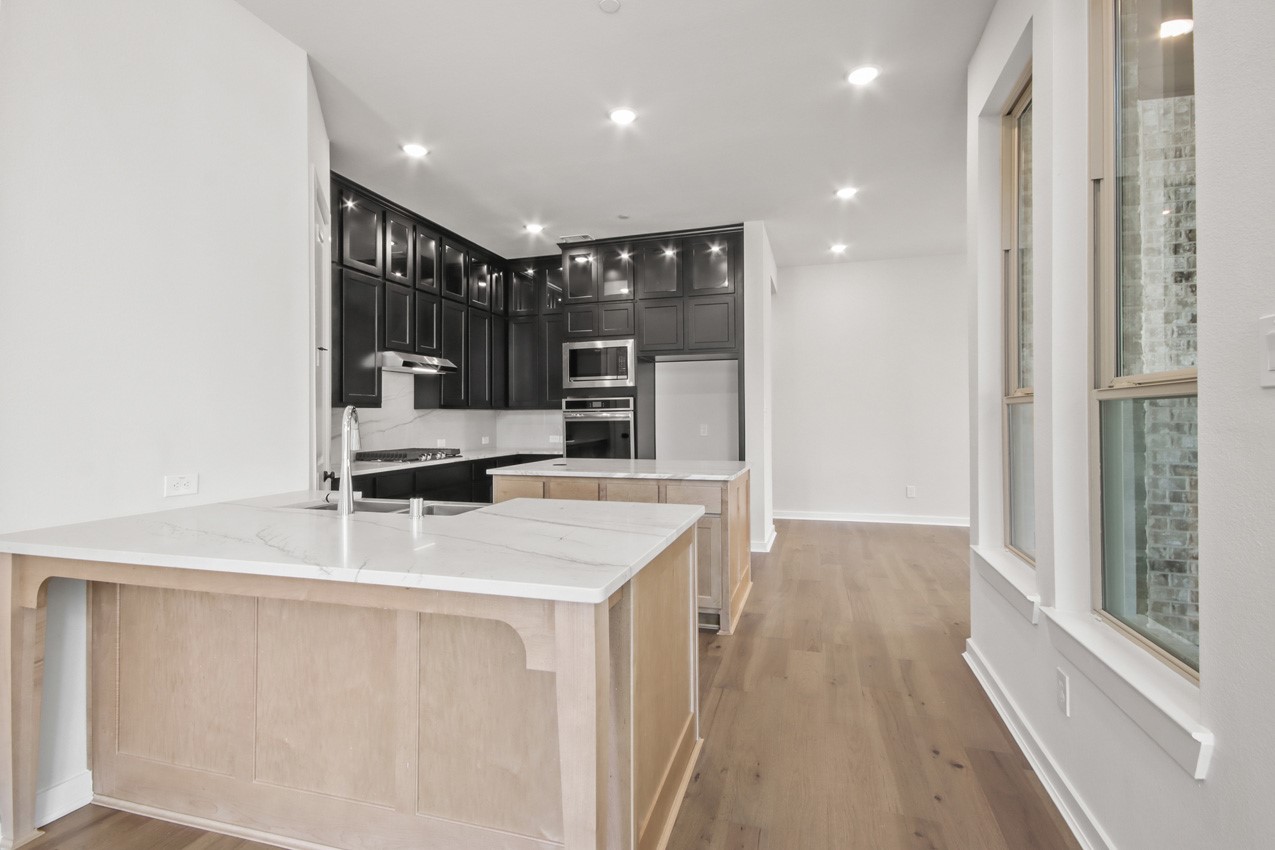 321 Fields Lane Montgomery, TX 77316 - Photo 9 of 20 Kitchen