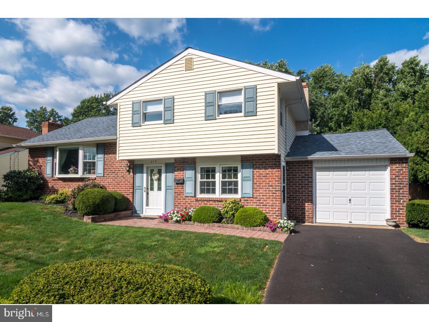 215 Waverly Road Southampton, PA 18966 - Photo 1 of 25 Exterior Front