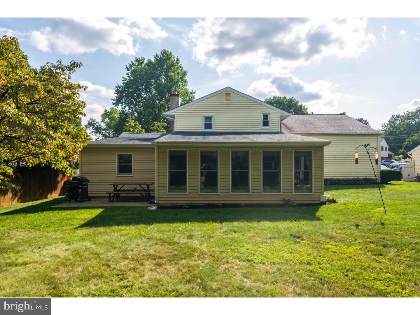 215 Waverly Road Southampton, PA 18966 - Photo 2 of 25 Exterior Back