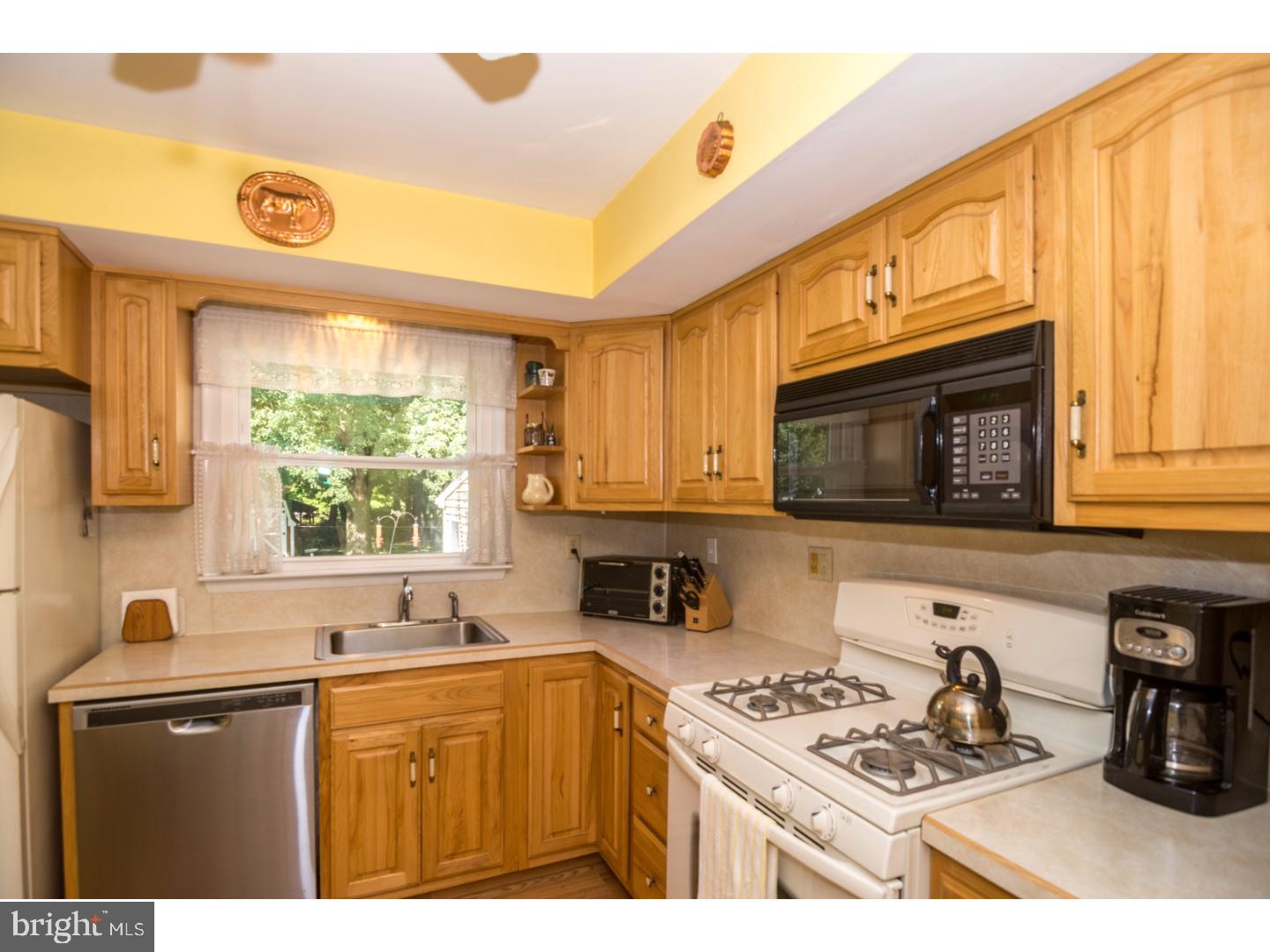 215 Waverly Road Southampton, PA 18966 - Photo 11 of 25 Kitchen