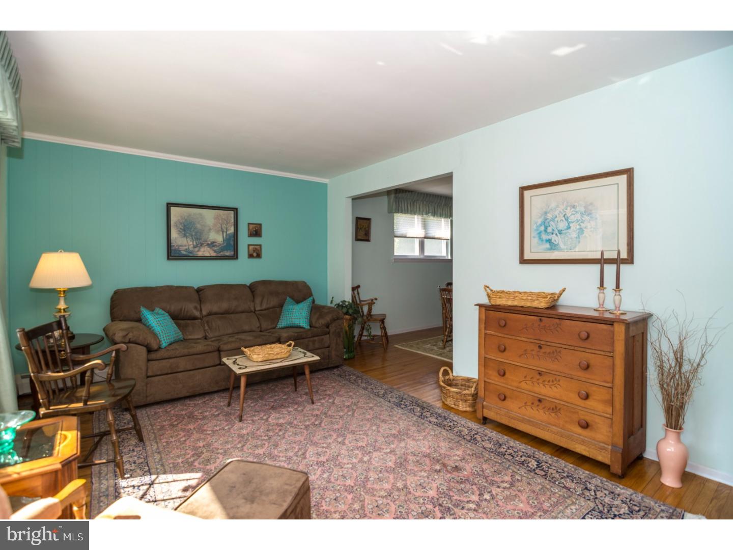 215 Waverly Road Southampton, PA 18966 - Photo 16 of 25 Living Room