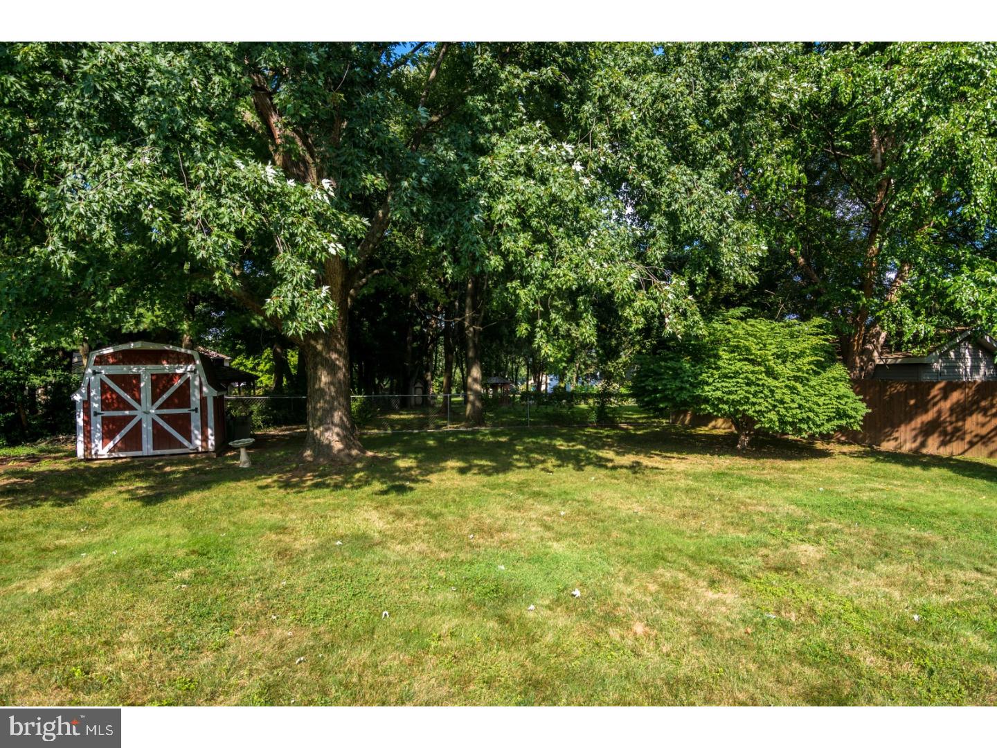 215 Waverly Road Southampton, PA 18966 - Photo 4 of 25 Back Yard