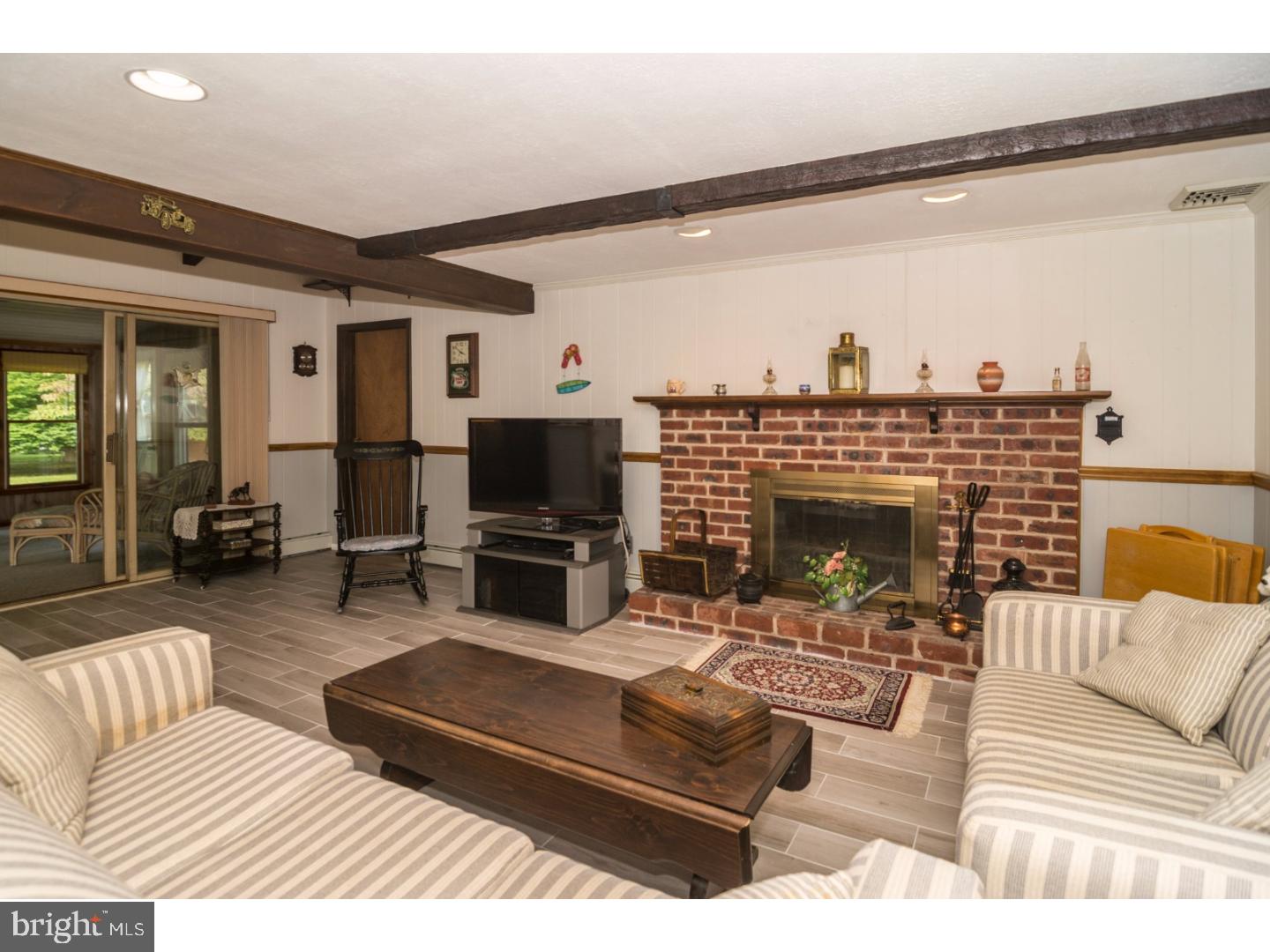 215 Waverly Road Southampton, PA 18966 - Photo 5 of 25 Family Room