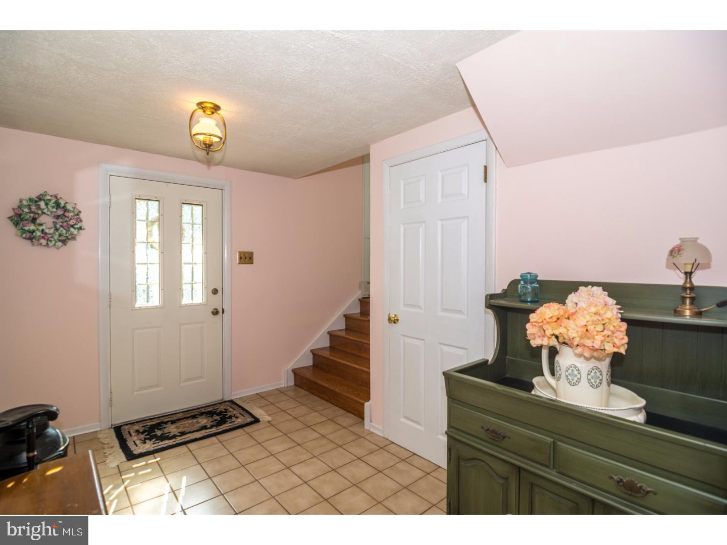 215 Waverly Road Southampton, PA 18966 - Photo 9 of 25 Foyer