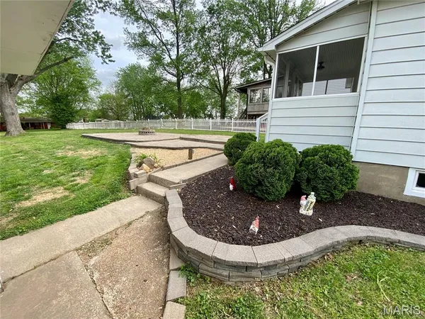 $194,500 | 702 North Farmington Road, Jackson, MO 63755
