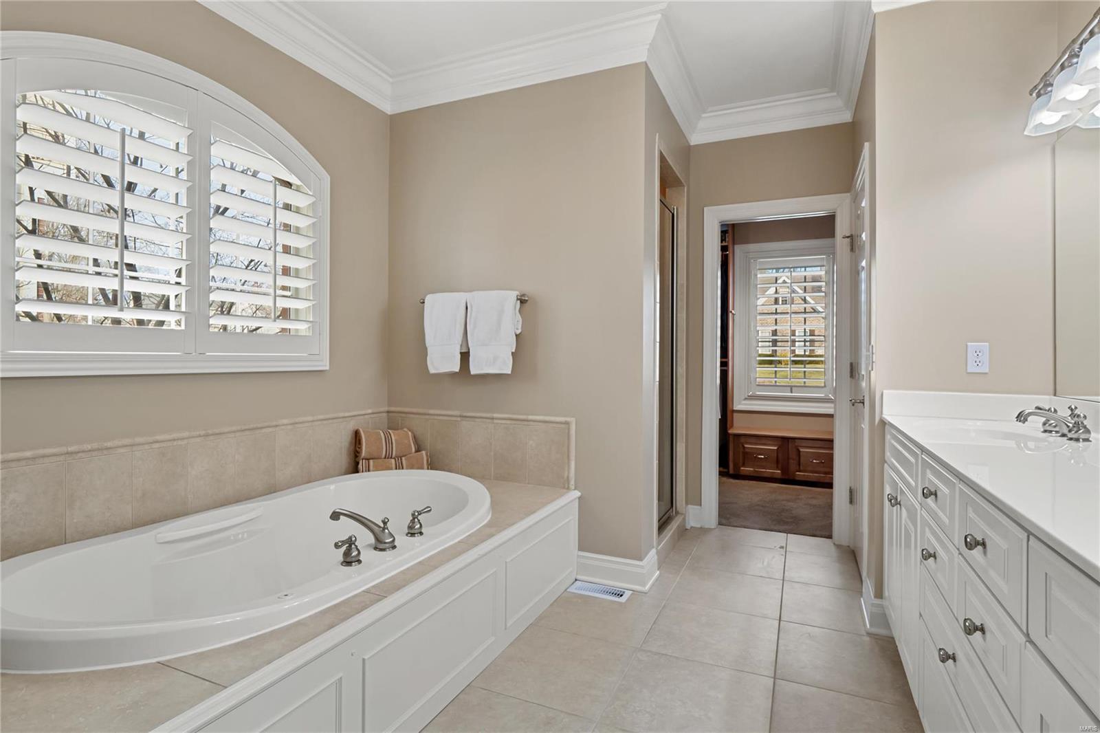 1533 Breezeridge Drive St. Louis, MO 63131 - Photo 13 of 40