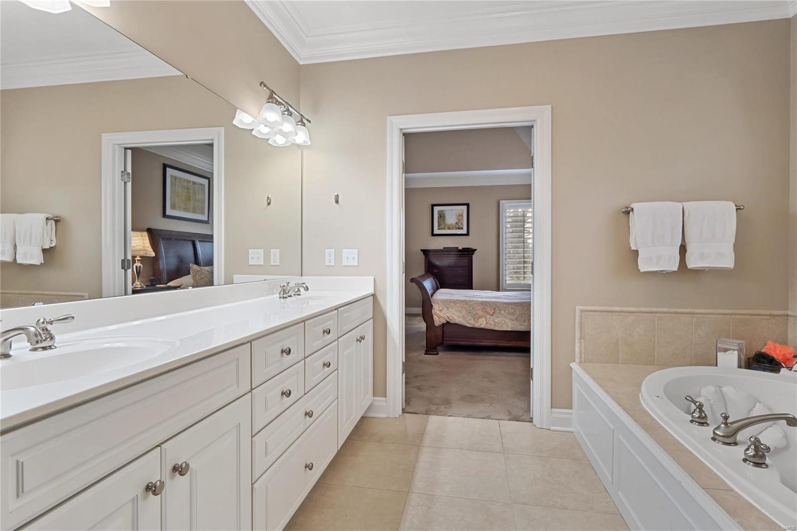 1533 Breezeridge Drive St. Louis, MO 63131 - Photo 14 of 40