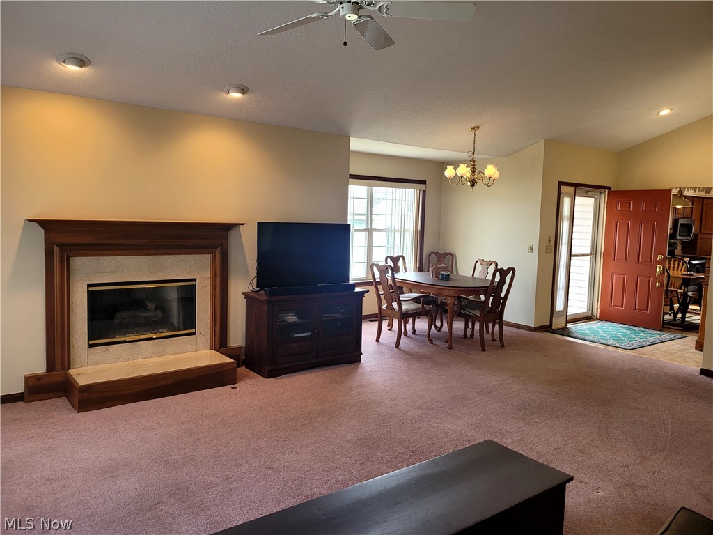 2249 Abbey Road, Unit 6 Akron, OH 44312 - Photo 6 of 30 2249 Abbey Rd Great room, looking on to front door and view of the kitchen