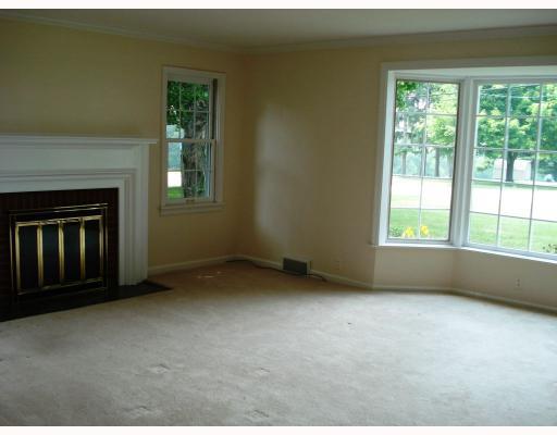 5635 Tuscarawas Road Beaver, PA 15009 - Photo 2 of 8 Living Room.