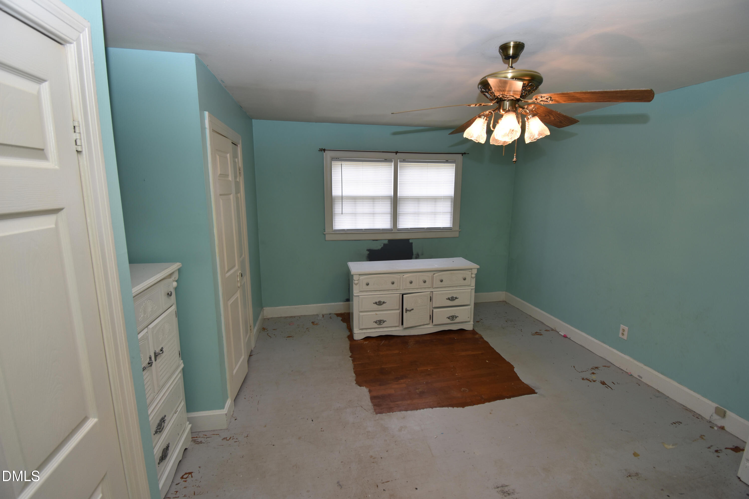 5868 Massey Road Zebulon, NC 27597 - Photo 14 of 24 a living room with furniture and a window