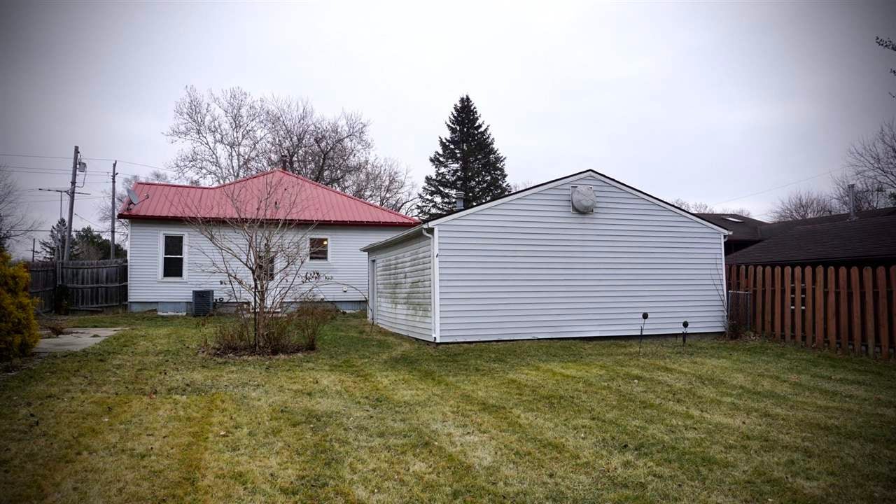 1613 Prairie Du Chien Road Iowa City, IA 52245 - Photo 4 of 32 Gallery Image 4