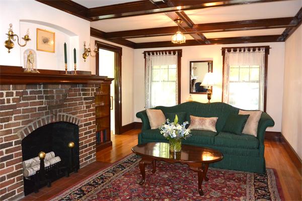 41 Fox Road Wakefield, MA 01880 - Photo 4 of 30 Gallery Image 4