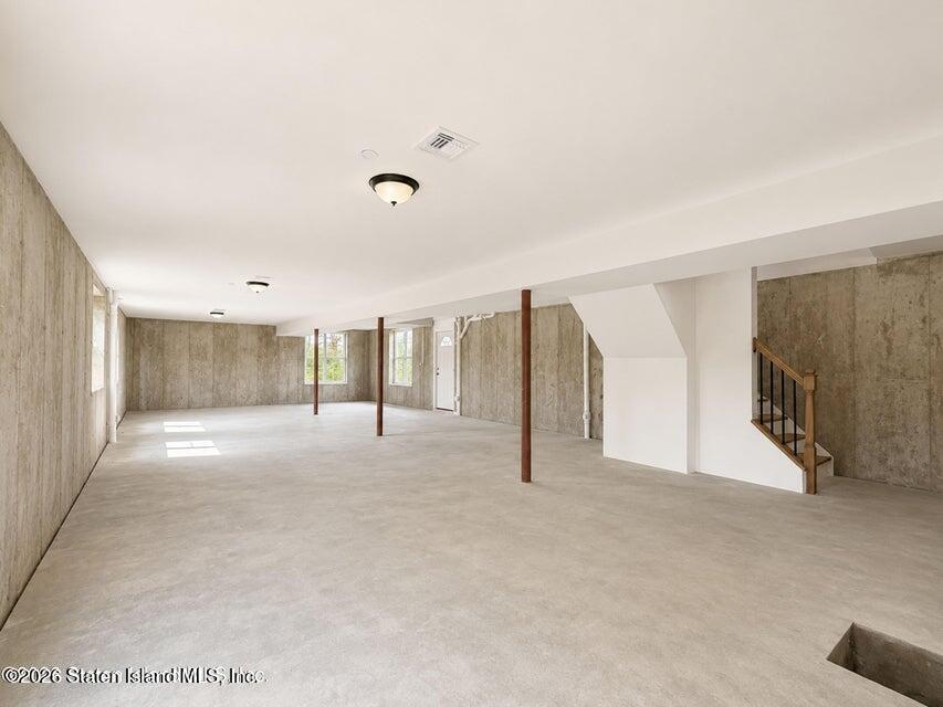 6907 Amboy Road Staten Island, NY 10309 - Photo 12 of 32 20260803152328766414000000-o