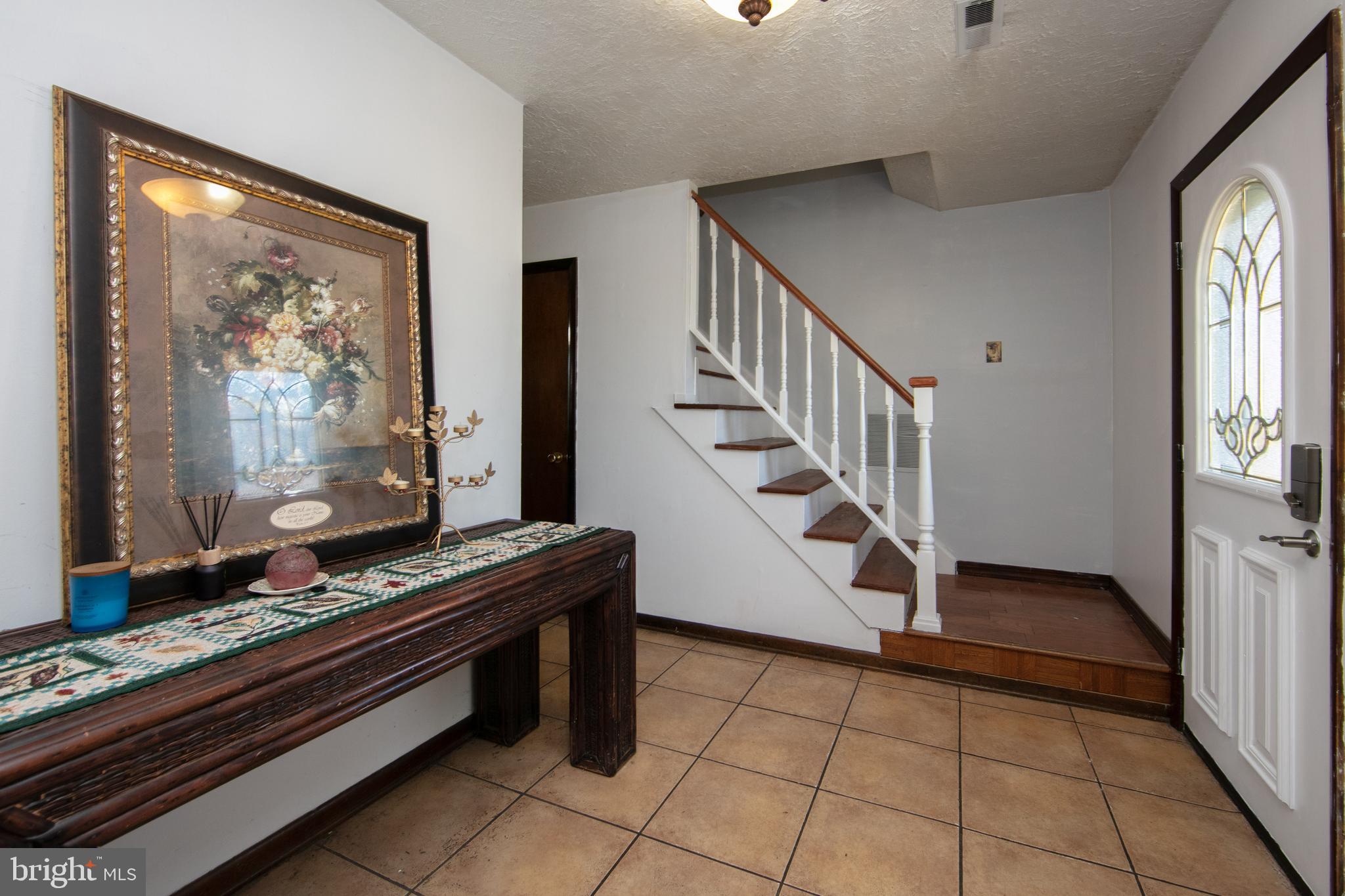 208 Redstone Ridge Deptford, NJ 08096 - Photo 2 of 27 Foyer