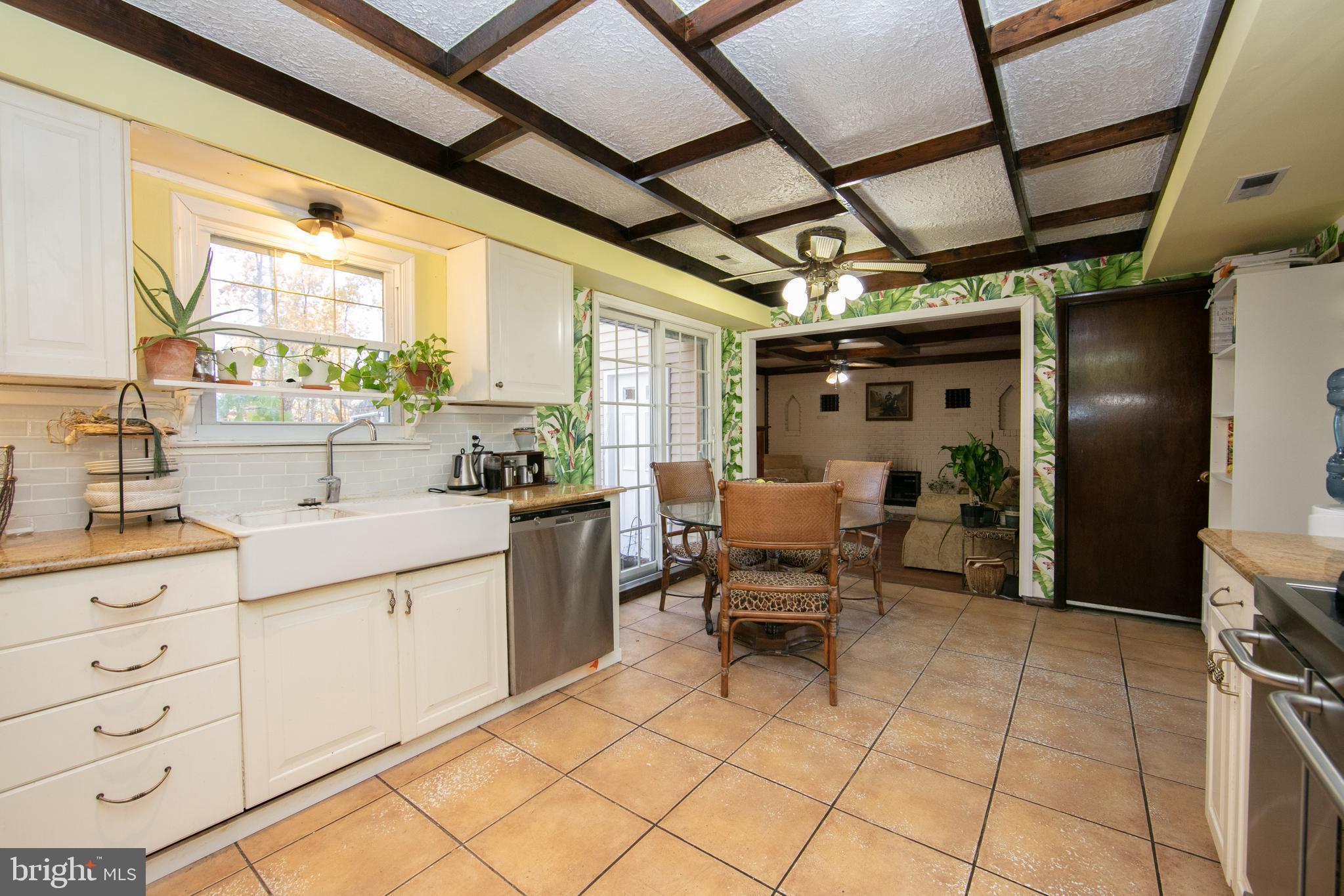 208 Redstone Ridge Deptford, NJ 08096 - Photo 20 of 27 Kitchen
