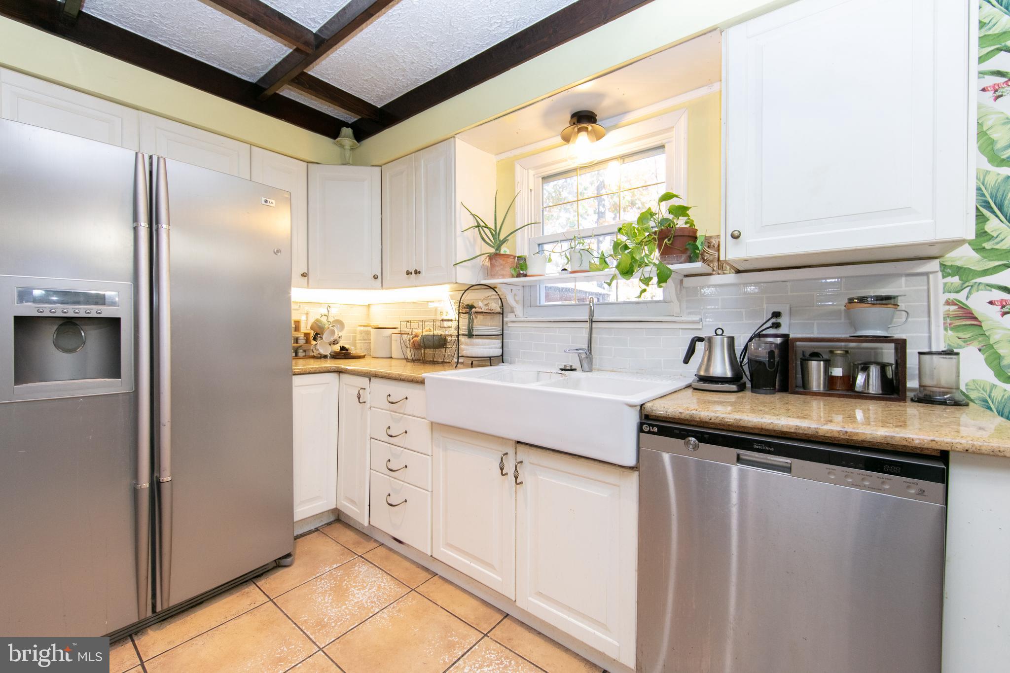 208 Redstone Ridge Deptford, NJ 08096 - Photo 22 of 27 Kitchen