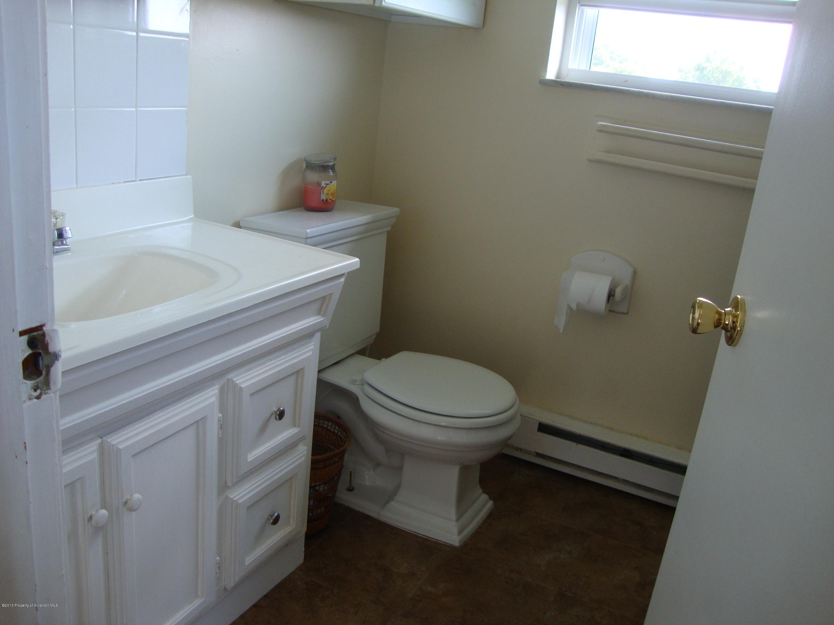 210 Rinaldi Drive Taylor, PA 18517 - Photo 10 of 20 Gallery Image 10