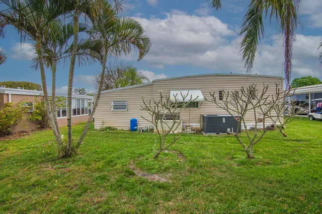 a view of front of house with a yard