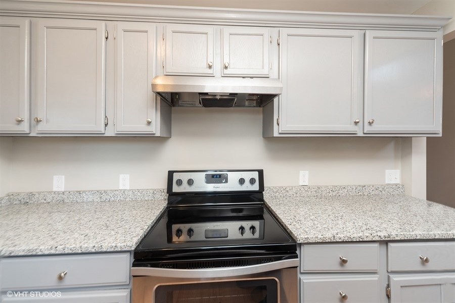 5245 Torrey Road Flint, MI 48507 - Photo 8 of 24 31376382-7.JPG