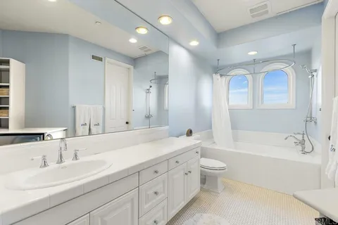 $3,999,000 | 7729 Calle Amanacer, Rancho Santa Fe, CA 92067