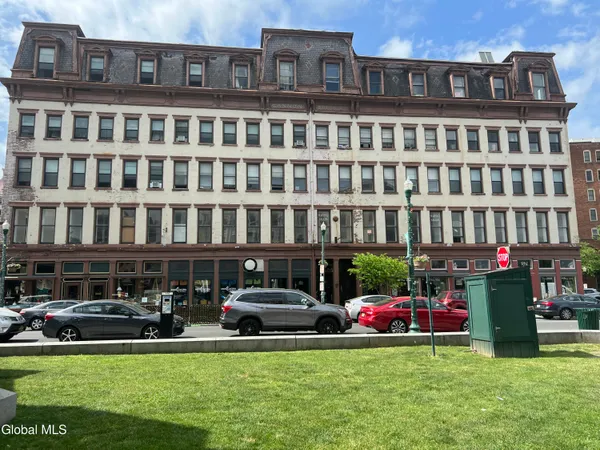 $1,300 | 5 Broadway, Unit 411, Troy, NY 12180