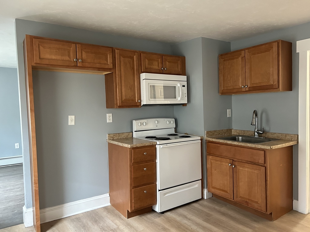 95 Quincy Street Springfield, MA 01109 - Photo 4 of 36 Gallery Image 4