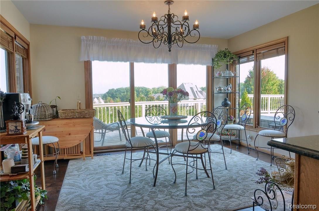 5656 Murfield Drive Rochester, MI 48306 - Photo 11 of 38 Breakfast_Nook.jpg