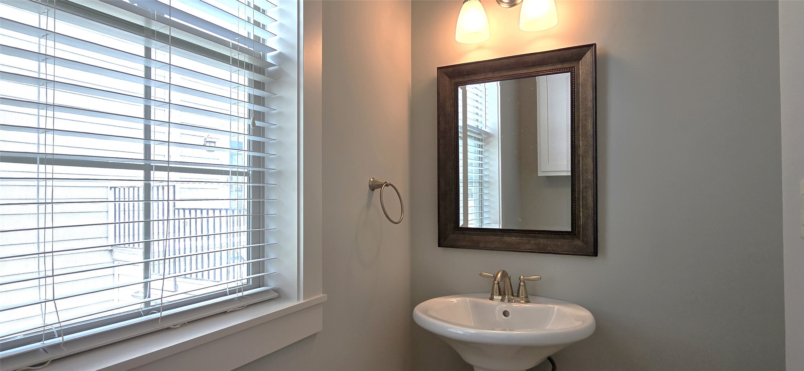 1117 Bonner Street Houston, TX 77007 - Photo 16 of 44 Powder bath located on 2nd floor.