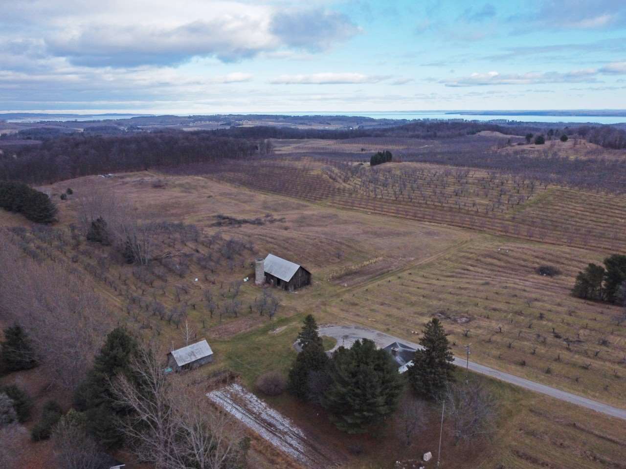 10289 East Fort Road Suttons Bay, MI 49682 - Photo 30 of 33 1882202-29.JPG