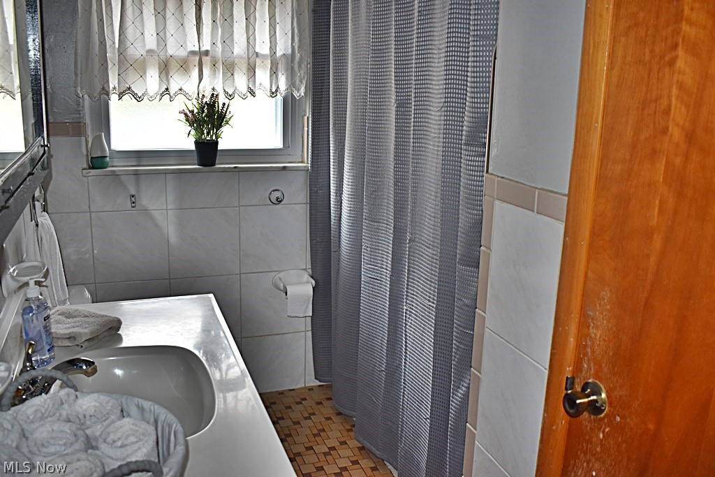 15076 Alexander Road Walton Hills, OH 44146 - Photo 18 of 35 Gallery Image 18