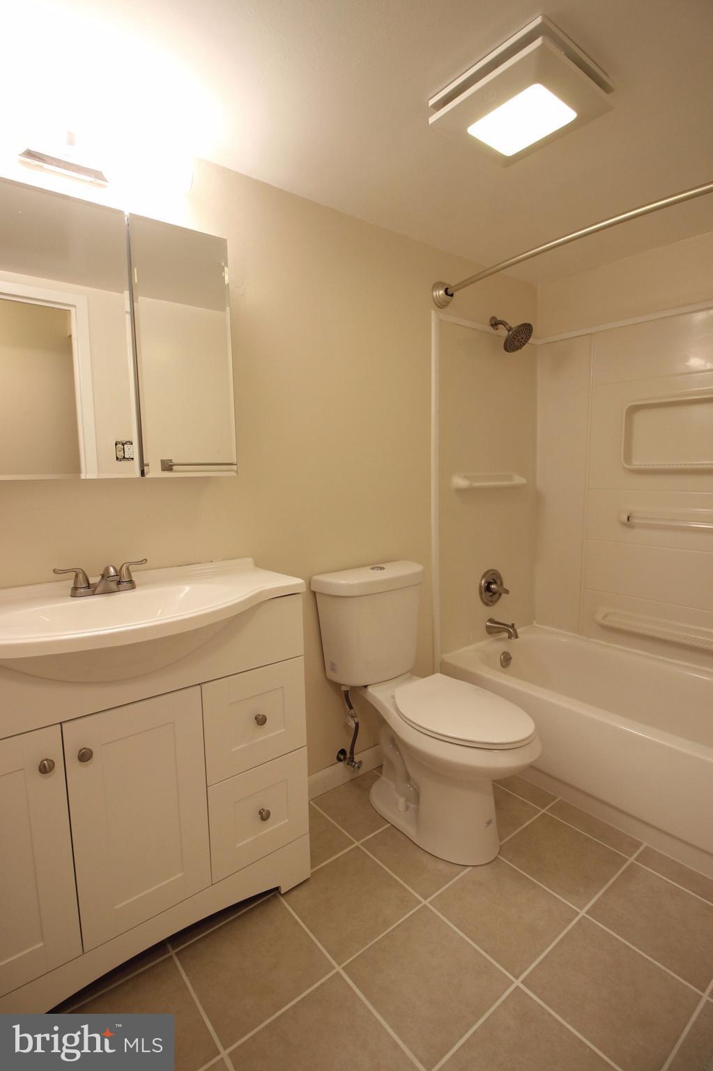 11236 Chestnut Grove Square, Unit 262 Reston, VA 20190 - Photo 16 of 26 Bath (Master)