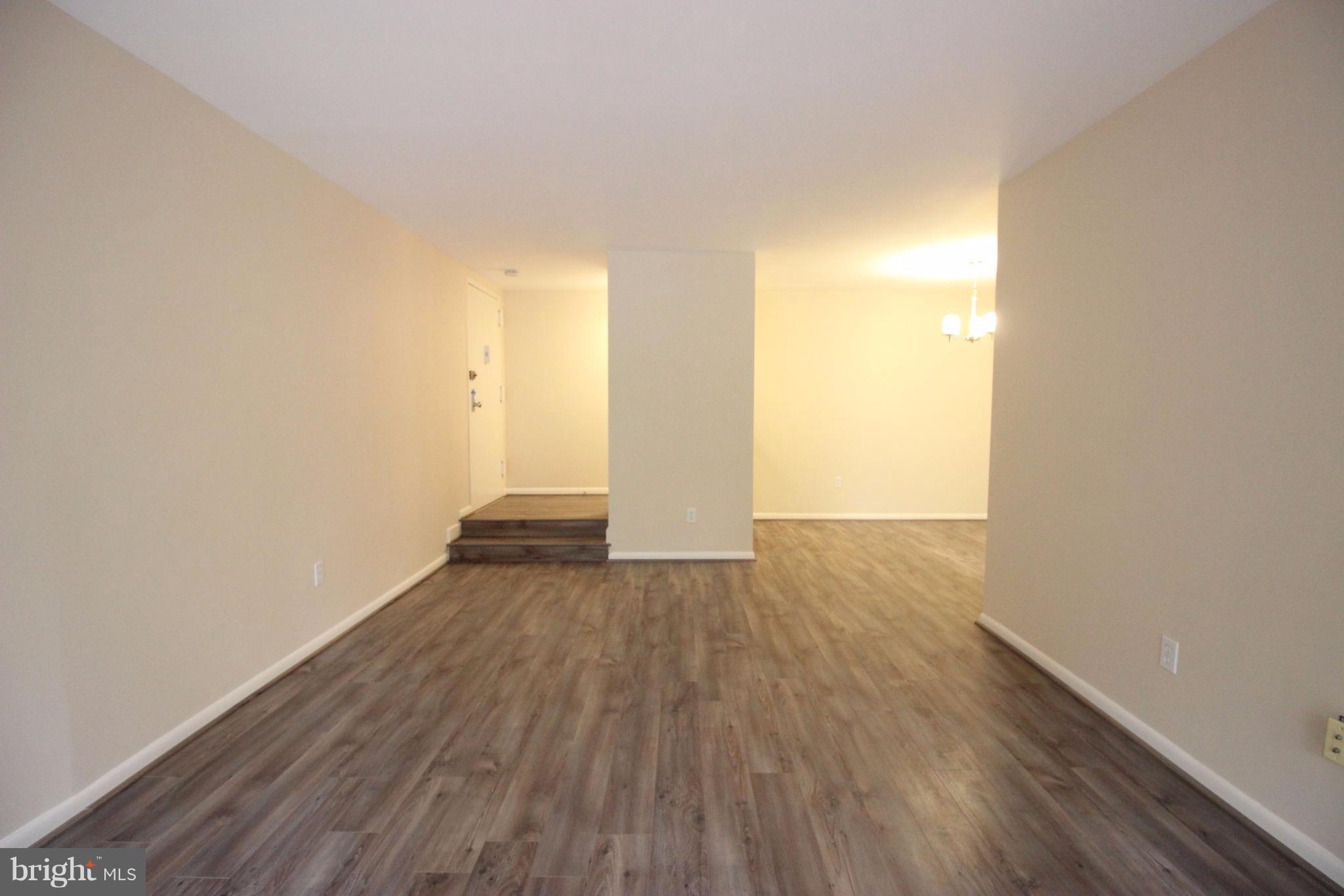 11236 Chestnut Grove Square, Unit 262 Reston, VA 20190 - Photo 3 of 26 Living Room