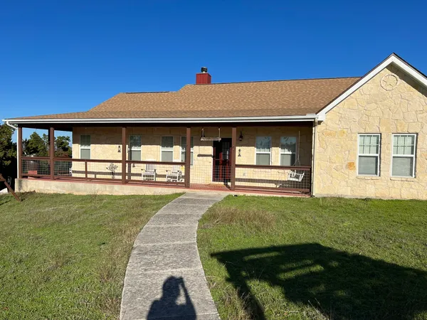 a view of a house with backyard and porch
