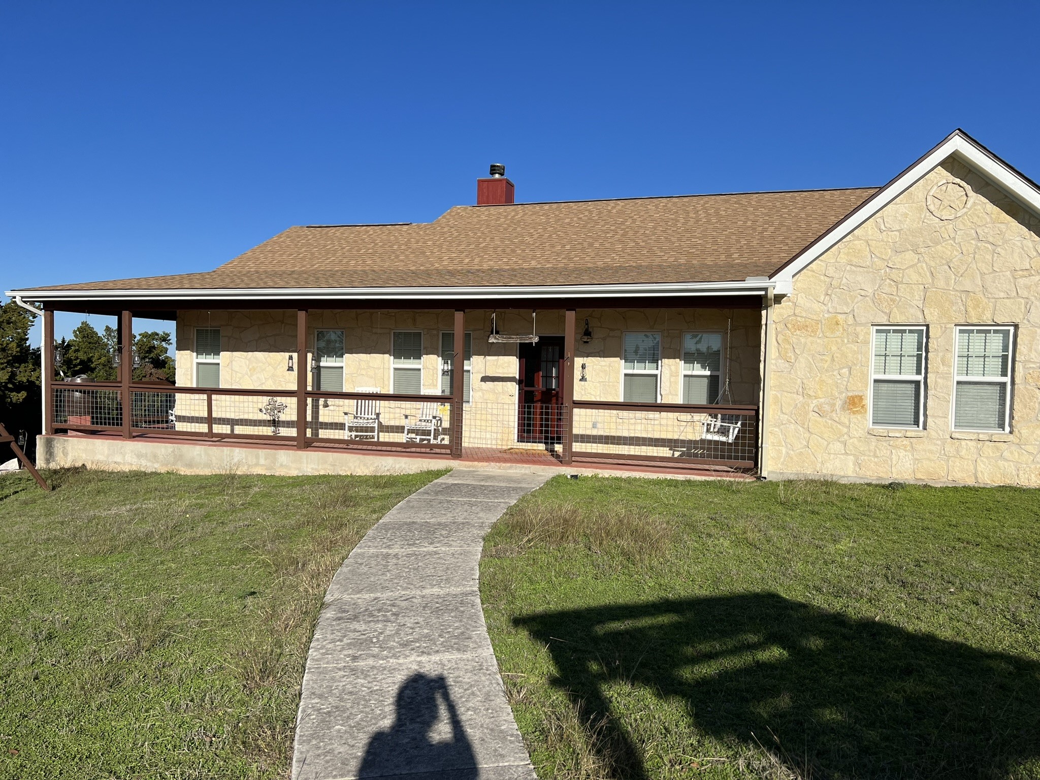 a view of a house with backyard and porch