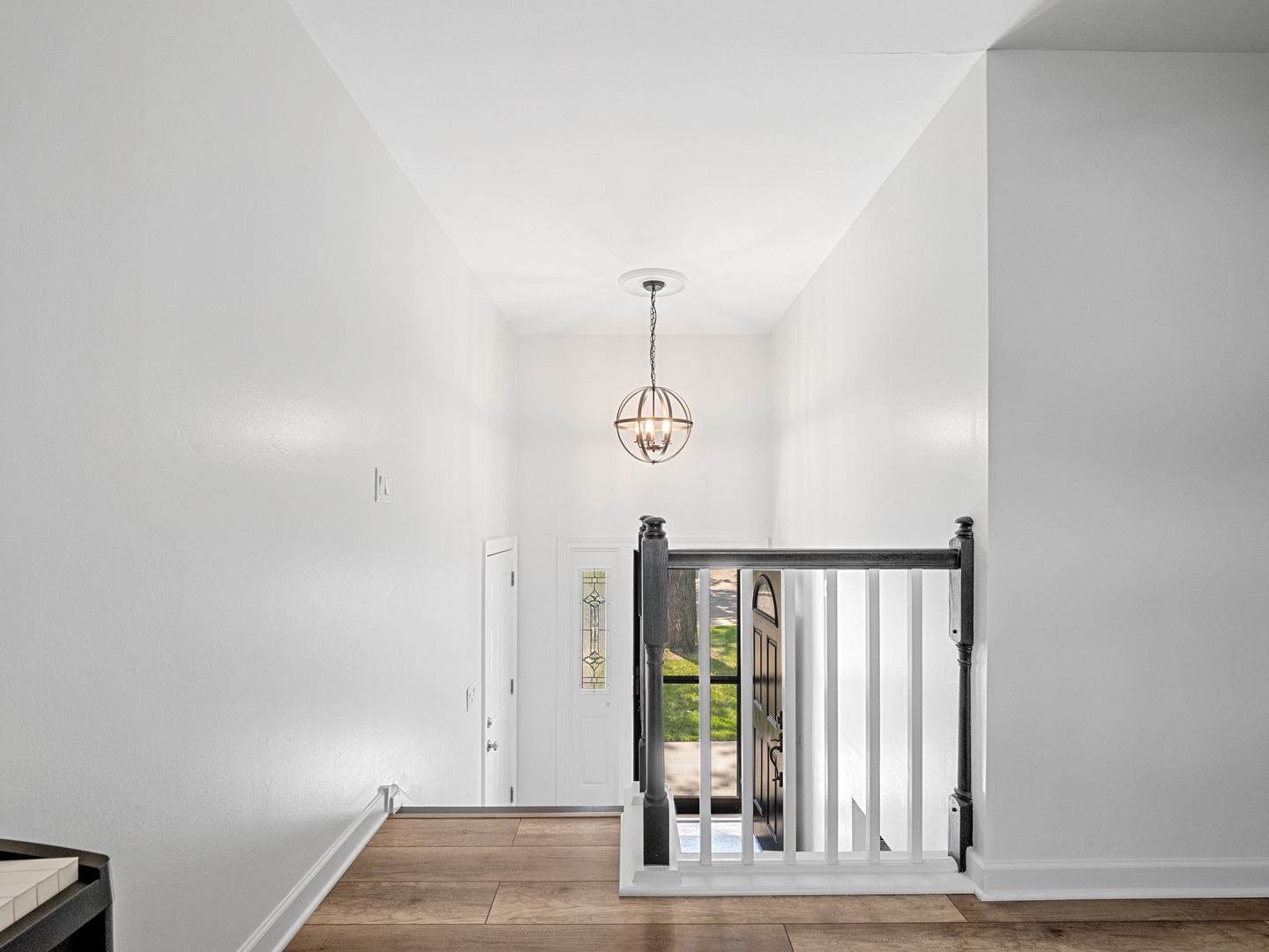111 Timber Trail Streamwood, IL 60107 - Photo 5 of 35 a view of a hallway with entryway