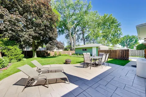 $587,000 | 1027 North Wilshire Lane, Arlington Heights, IL 60004