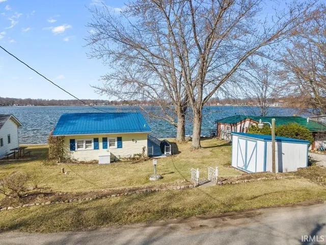 $260,000 | 7070 South 80th Street East, Wolcottville, IN 46795