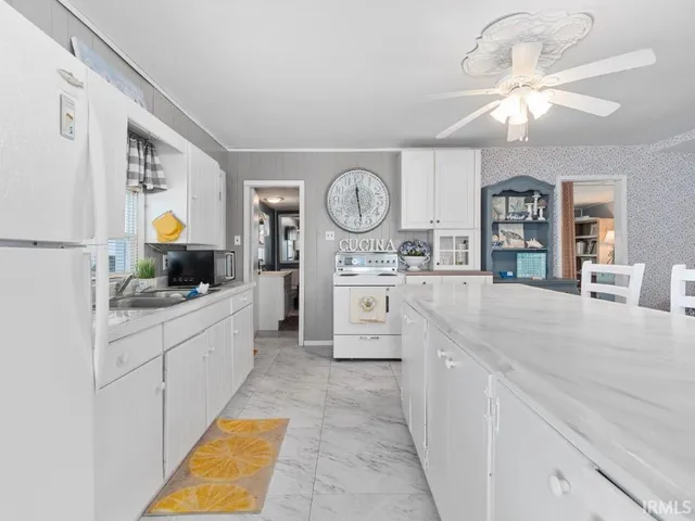 $260,000 | 7070 South 80th Street East, Wolcottville, IN 46795