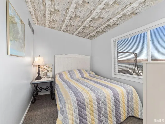 $260,000 | 7070 South 80th Street East, Wolcottville, IN 46795