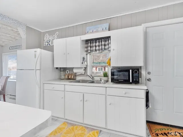 $260,000 | 7070 South 80th Street East, Wolcottville, IN 46795