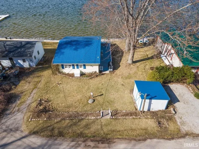 $260,000 | 7070 South 80th Street East, Wolcottville, IN 46795